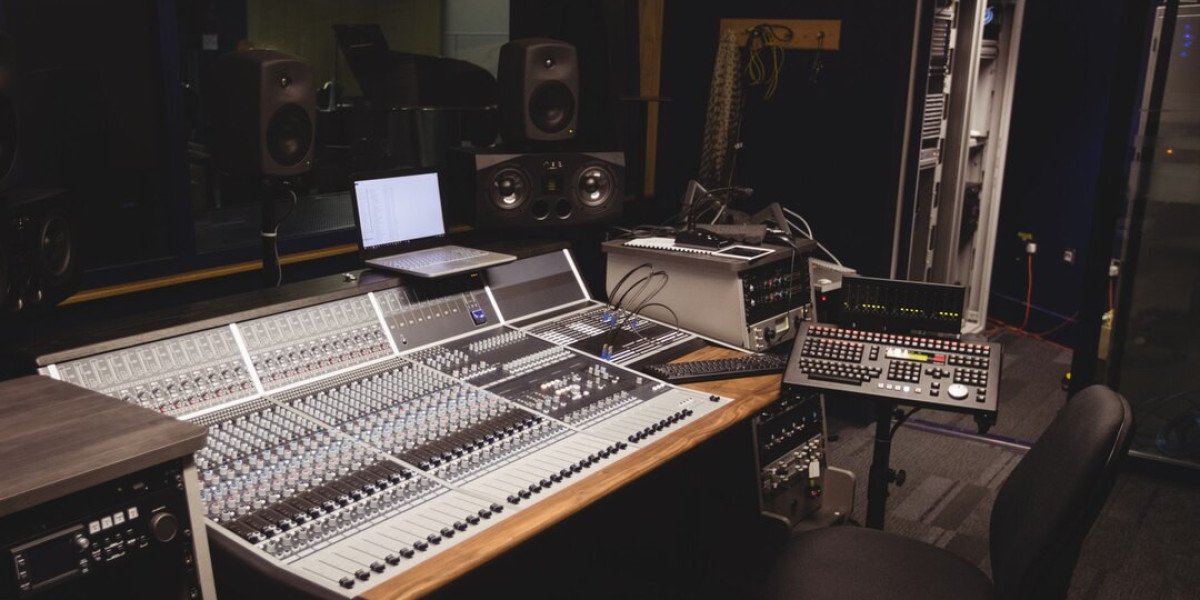 Finding the Right Rehearsal Studios in London for Music Production